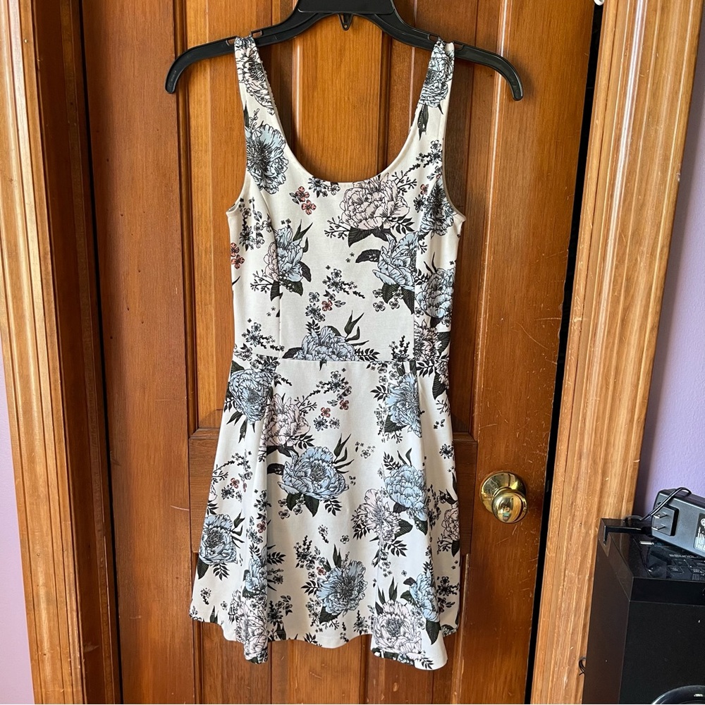 HM Divided fit and flare dress